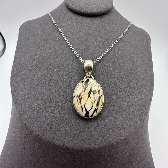 Oval Peanut Jasper Pendant in Silver 925 Setting on Silver Copper Chain - Picture 6 of 14